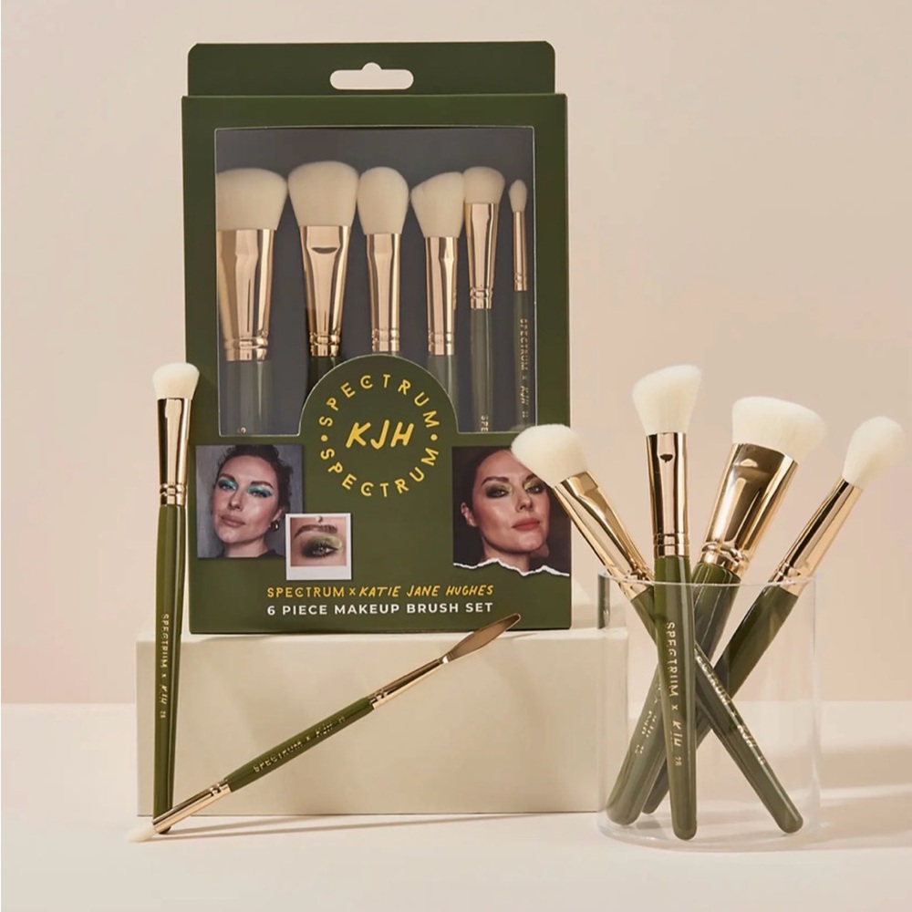 Spectrum Brushes × Katie Jane Hughes 6
Piece Essentials Make Up Brush Set new